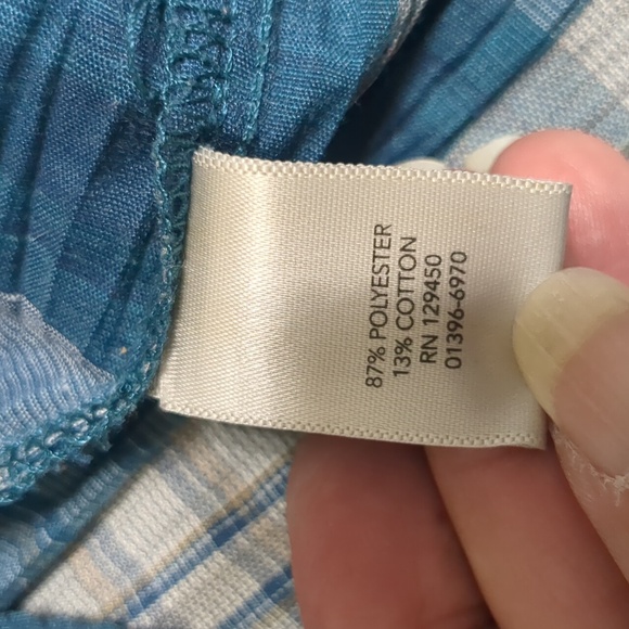 Adorable button up v-neck blouse - Picture 13 of 15